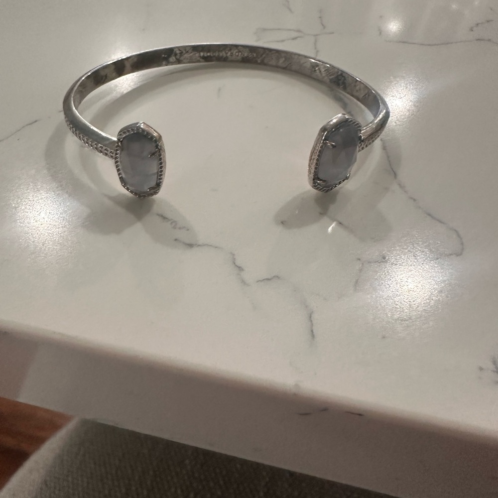 Kendra Scott Elton bracelet. Rhodium with cats eye stone